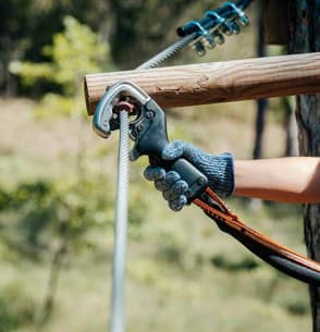 Détail accrobranche enfants - Domaine de Château Laval - Vacances Bleues