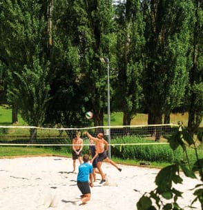 Tournois de beach volley - club domaine de château laval - vacances bleues