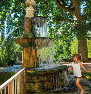 Mariage au Domaine de Château Laval - Gréoux-les-Bains - fontaine