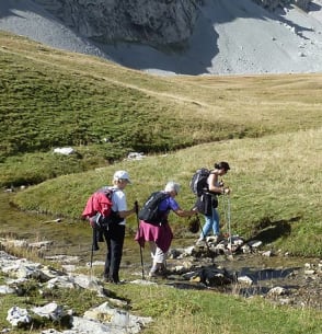 Marche nordique en groupe - club horizons du lac - chorges - vacances bleues