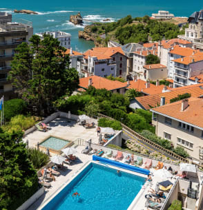 piscine du grand large a biarritz avec vue sur l'ocean