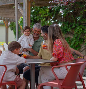 Gouter au bar du club horions du lac - vacances bleues