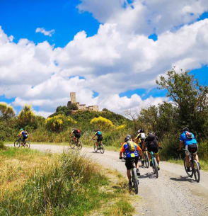 Randonnée à vélo entre amis à la campagne-705x705.jpg
