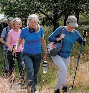 Marche afghane en groupe - club horizons du lac - chorges - vacances bleues
