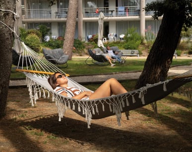 Outdoor relaxation area of the Jardins de l'Atlantique***.