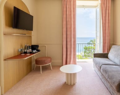 Hôtel Balmoral à Menton - chambre  avec balcon vue mer - Vacances Bleues