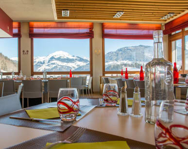 Restaurant en hiver à Forgeassoud, une vue exceptionnelle sur les montagnes
