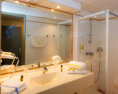 Salle de bain d’une chambre, Domaine de Château Laval