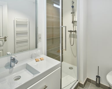 Salle de bain des studios des Coteaux de Jonzac****