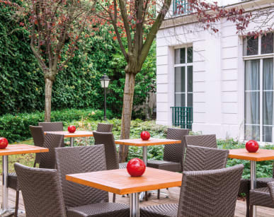 Terrace restaurant of the Villa Modigliani***