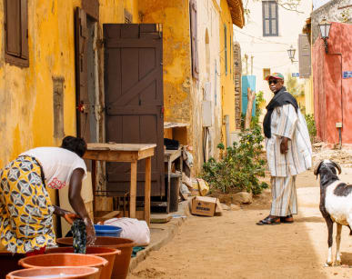 ruelle-a-ile-de-goree-senegal-dakar2000x1333.jpg