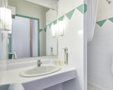 Salle d’eau d’une chambre, club*** les Horizons du Lac