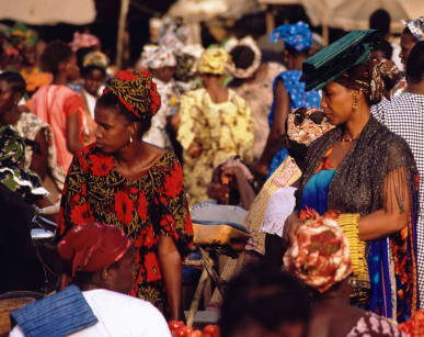 femmes-marche-senegal2000x1333.jpg