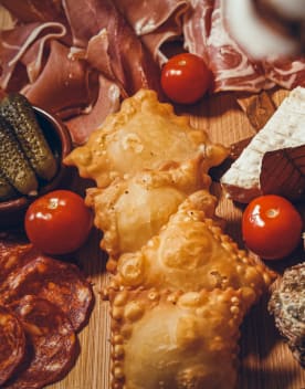 Tourtons sur plateau avec charcuterie - Club*** Les Horizons du lac - Chorges