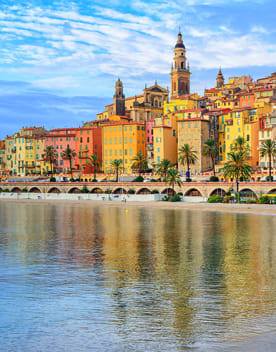 Vue de ville de Menton depuis la mer - Vacances Bleues