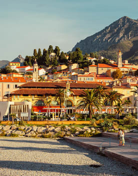 Marché couvert de Menton avec vue sur les Alpes - Vancaces Bleues