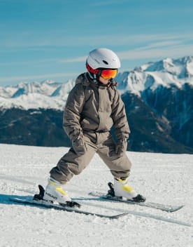 Enfant en train de skier - Alpes d'Azur - Vacances Bleues