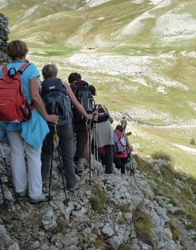 Randonnes en groupe - club horizons du lac chorges - vacances bleues