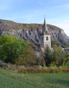 Notre-Dame_du_Laus_-_Basilique_et_hôtellerie.JPG