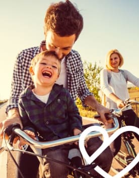 Famille à vélo printemps.jpg