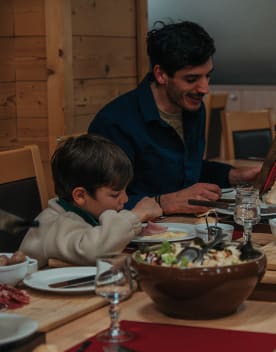 Raclette en famille - Alpes d'Azur - Vacances Bleues