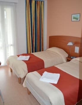 Chambre 2 lits simples serviettes - Keravel - Vacances Bleues