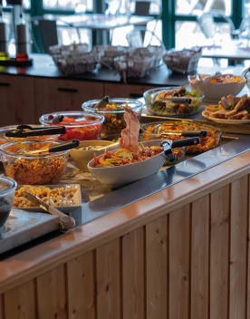 Buffet de salades et crudités - Club 3* Les Horizons du lac - Chorges