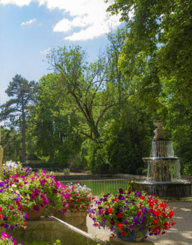 fontaine-chateau-laval-386x508.jpg