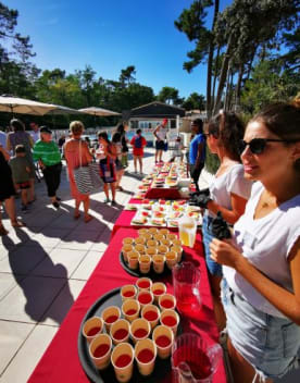 Pot d'accueil au bord de la piscine Club Grand Air - Oléron
