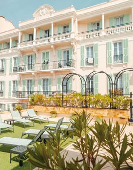 Vue extérieure de l'hôtel et de sa terrasse - Hôtel Balmoral - Menton - Vacances Bleues