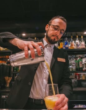 Barman 368x508 Modigliani.jpg