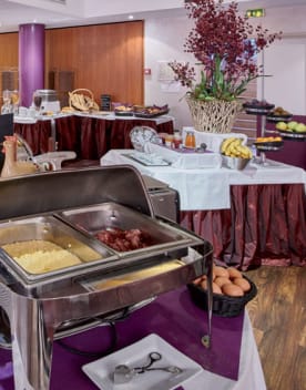 petit-dejeuner-hotel-villa-modigliani-386x508.jpg