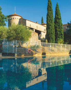 Château de Lou Castel et piscine extérieure en sous bassement- Résidence*** Lou Castel - Ardèche