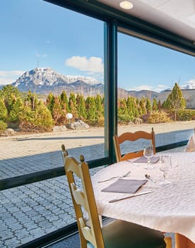 Restaurant avec une vue panoramique sur les alpes - club horizons du lac - vacances bleues