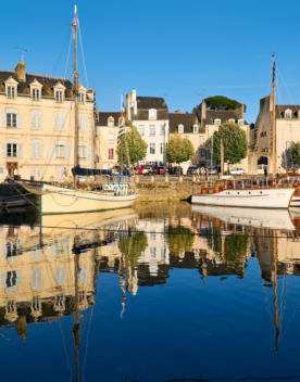 Port de Vannes avec deux petits voiliers amarrés - Club*** Keravel - Erdeven