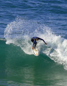 Personne en train de surfer - Vacances Bleues