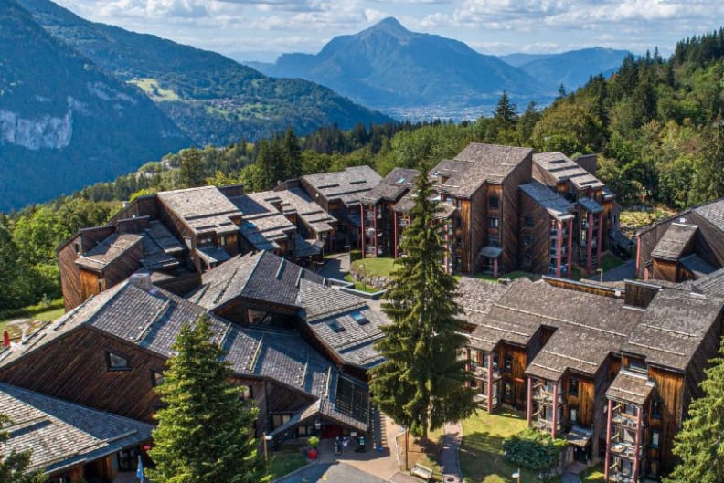 Club les Tavaillons Les Carroz 1440.jpg