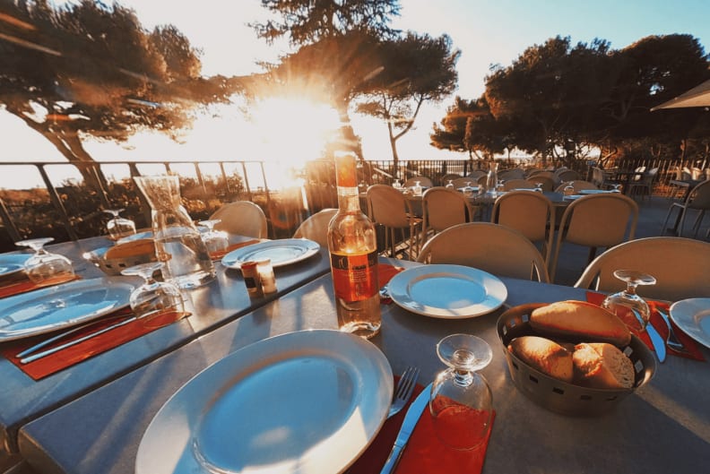 TERRASSE RESTO COUCHE DU SOLEIL (1).png