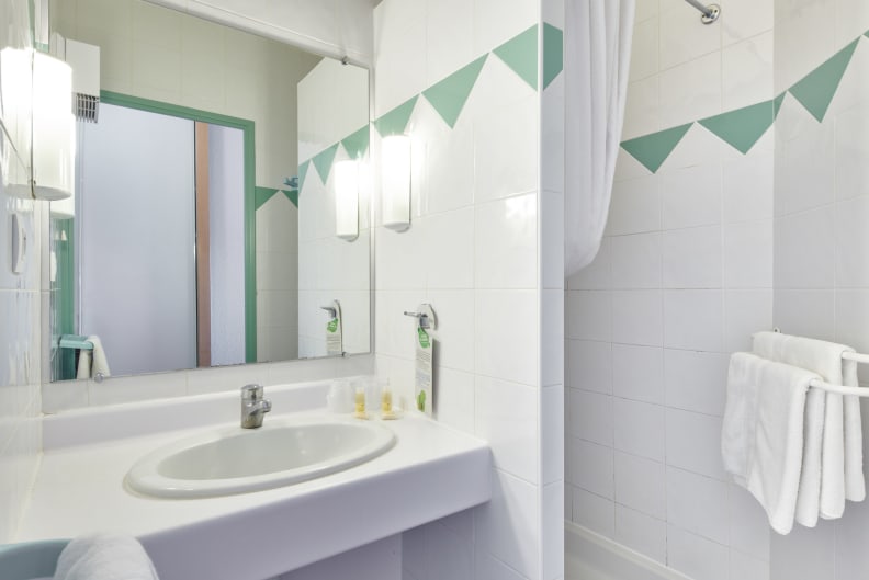 Salle d’eau d’une chambre, club*** les Horizons du Lac