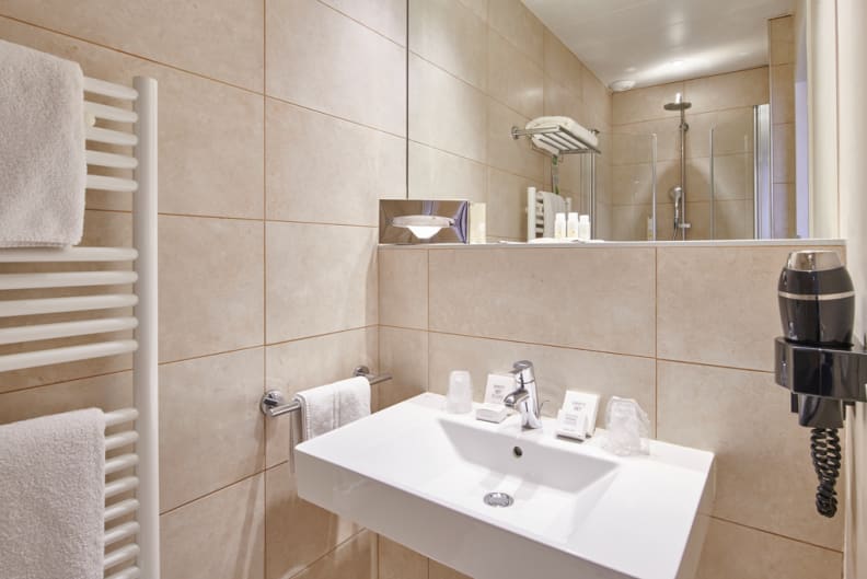 Salle de bains Chambre Confort côté mer hôtel Royal Westminster