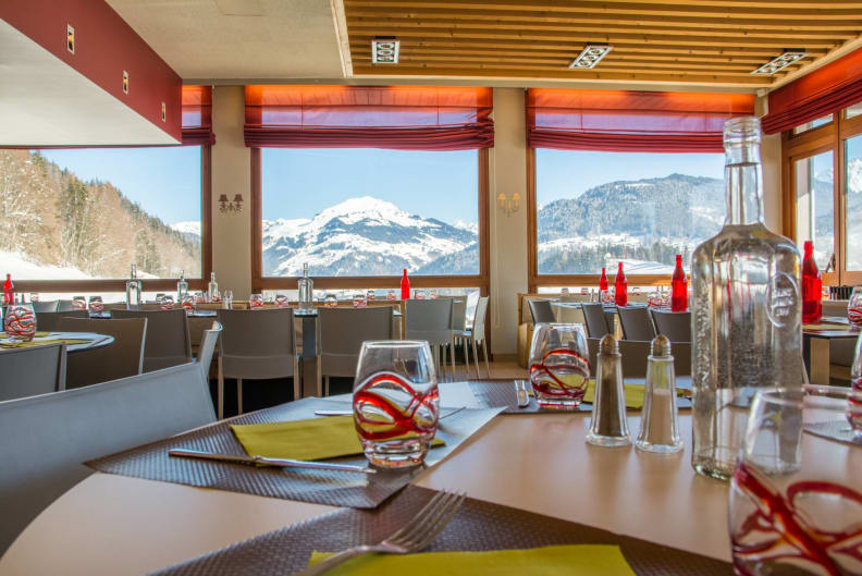 Restaurant en hiver à Forgeassoud, une vue exceptionnelle sur les montagnes