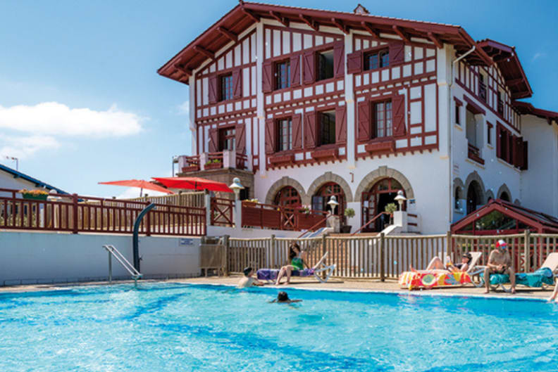 Vacances Bleues Orhoitza Hôtel 3 etoiles avec piscine à Hendaye