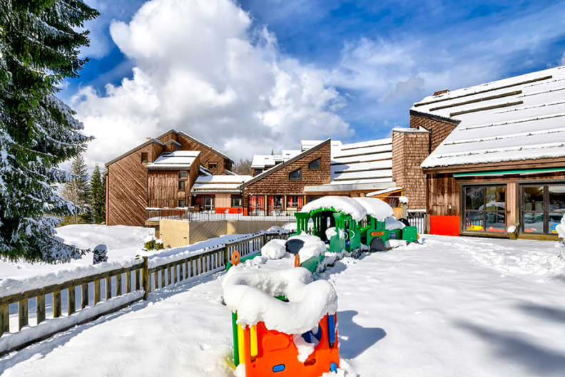 919x613_carroz-tavaillons-club-exterieur.jpg