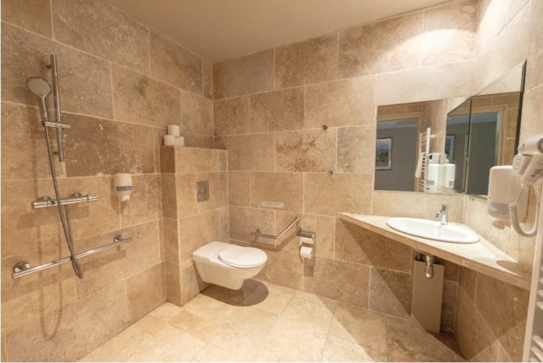 SDB-Confort-4P-Castel-Luberon-919x613