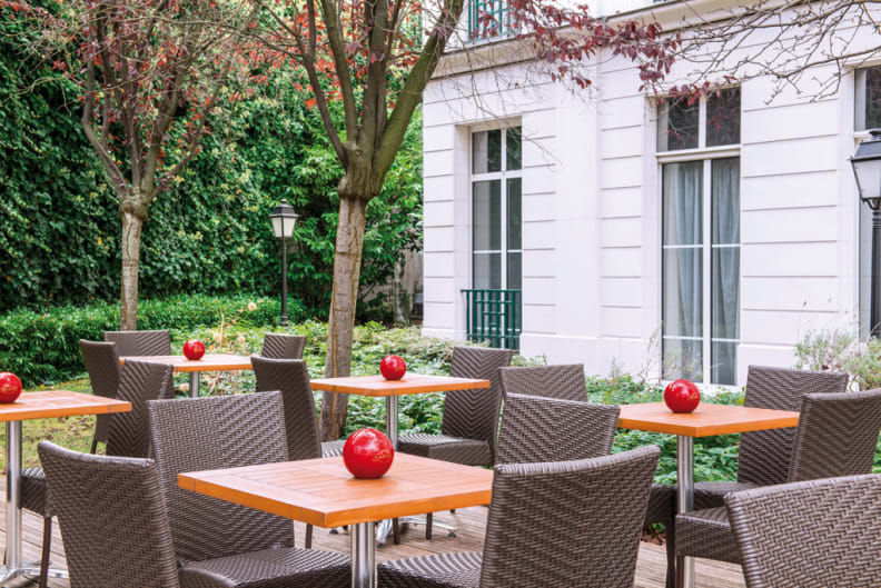 Terrace restaurant of the Villa Modigliani***