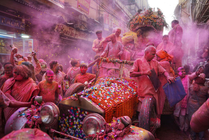 holi-inde2000x1333.jpg