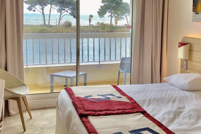 chambre-2P-mer-Plein-Sud-1440x543 (3).jpg