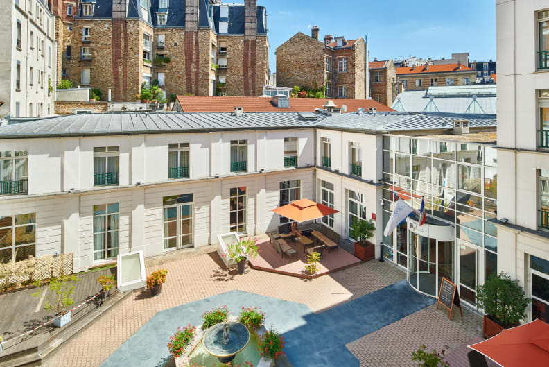 Interior courtyard of the Villa Modigliani***.