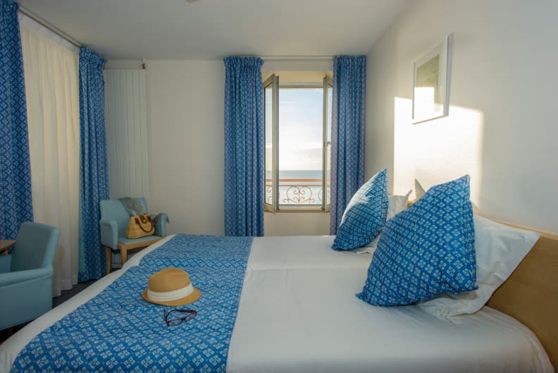 Room for 2 persons on the sea side of Villa Caroline***