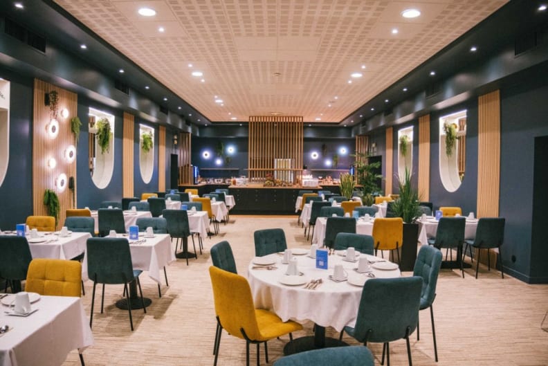 Provinces Opéra salle de petit déjeuner.jpg